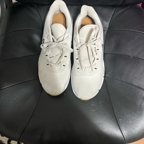 Nike Legend 2 Athletic Shoes (11.5) - Picture 7 of 7